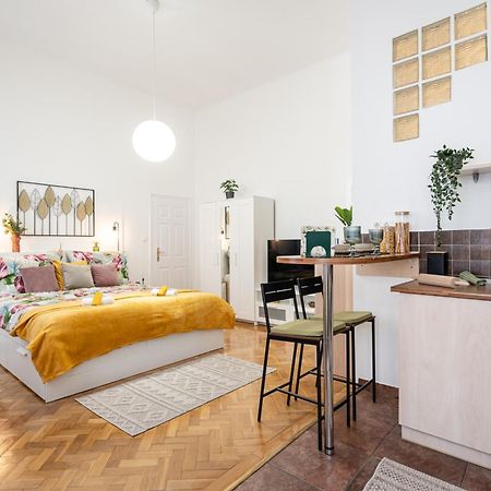 Cosmopolitan Studio - Chic Getaway In A Fancy Neighbourhood Budapest Esterno foto